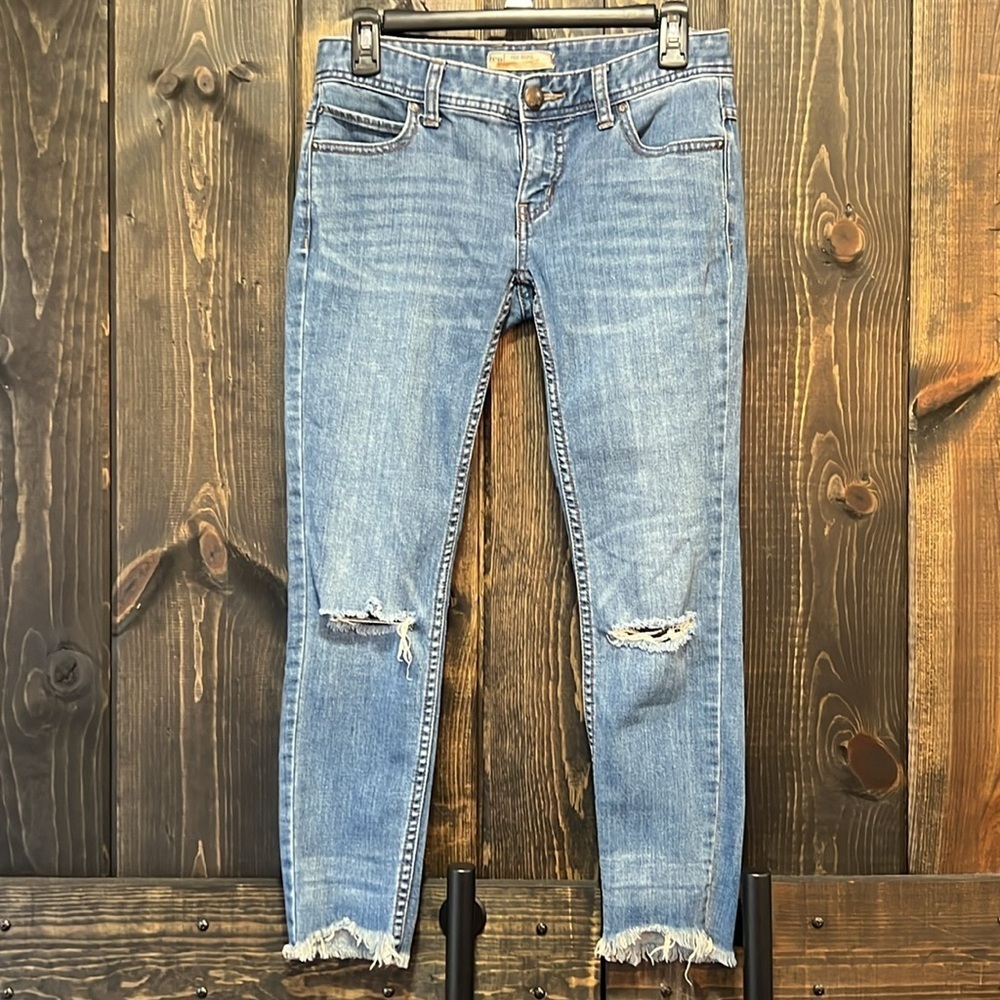 Free People Jeans Size 25 Low Rise Fringe Hem Crop Medium Wash Distressed Denim